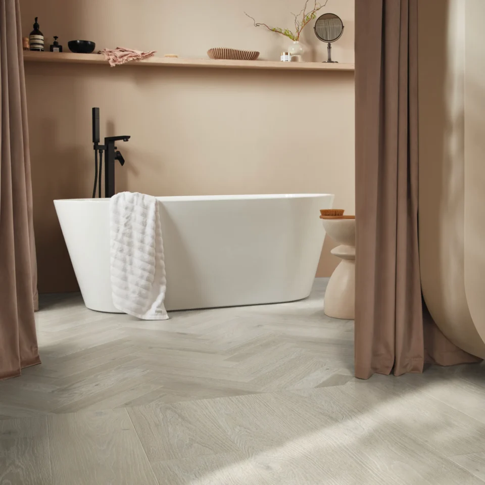 Karndean   LVT   Clay Artisan Oak Rl29 Sm Rl29 Bedroom .Jpg